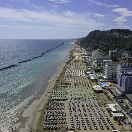 Amadei Promenade