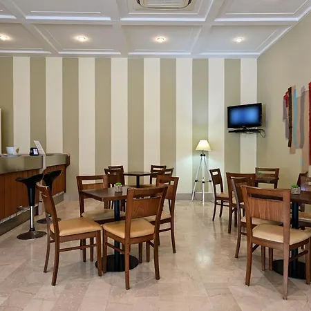 Amadei Promenade Ξενοδοχείο Πέζαρο