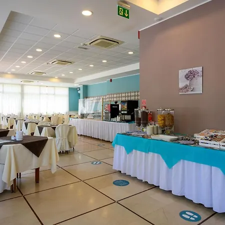 Amadei Promenade 3* Πέζαρο