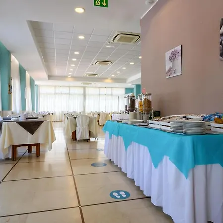 Amadei Promenade Πέζαρο