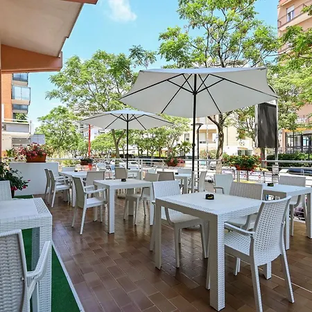 Amadei Promenade 酒店 3*