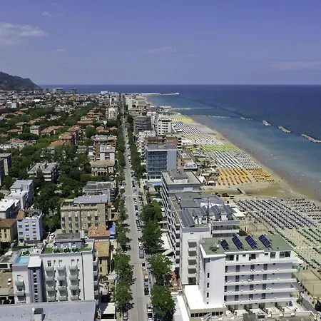 Ξενοδοχείο Amadei Promenade 3*