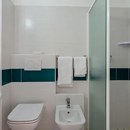 Amadei Promenade Otel 3*