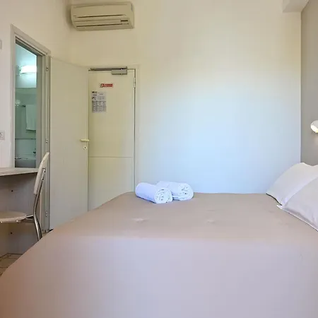 Ξενοδοχείο Amadei Promenade Πέζαρο