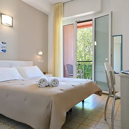 Otel Amadei Promenade 3*