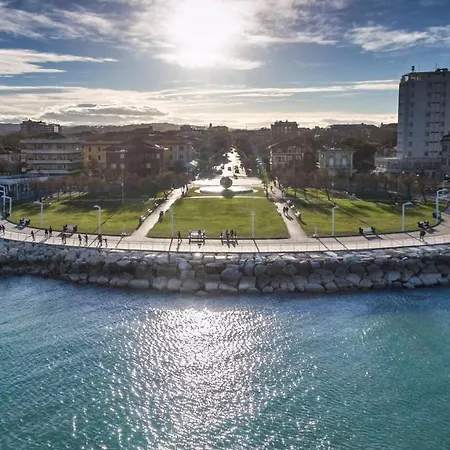 Otel Amadei Promenade 3*