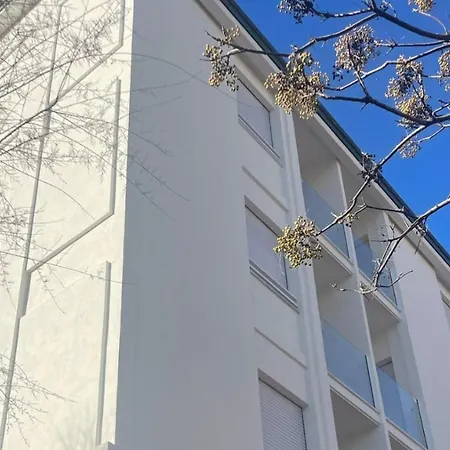 Amadei Promenade Πέζαρο