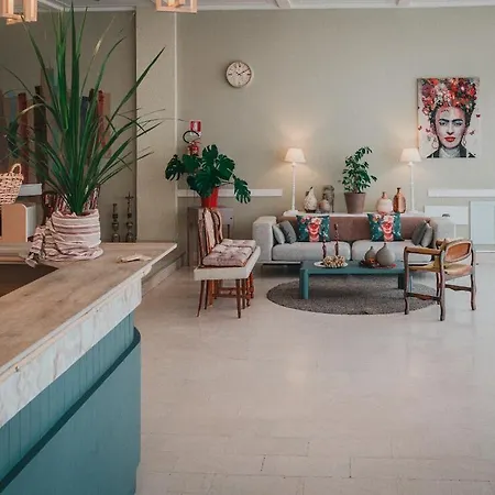 Amadei Promenade Ξενοδοχείο 3*