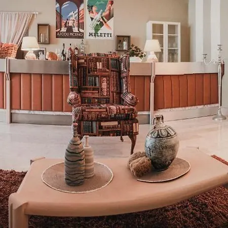 Ξενοδοχείο Amadei Promenade Πέζαρο