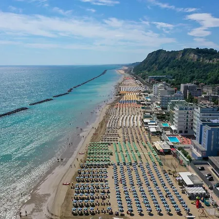 Amadei Promenade 3*