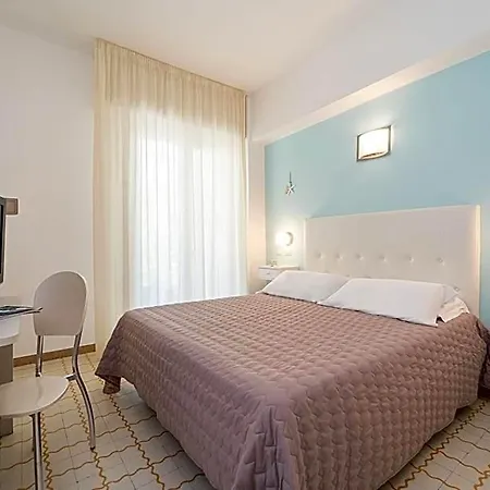 Amadei Hotel Promenade Hotel 3*
