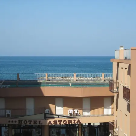 Otel Amadei Promenade 3*